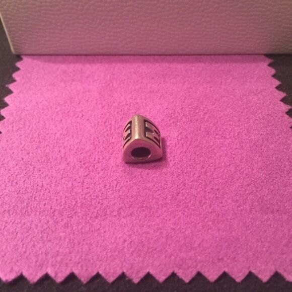 Preogatives charm-letter M silver  - Picture 3 of 3